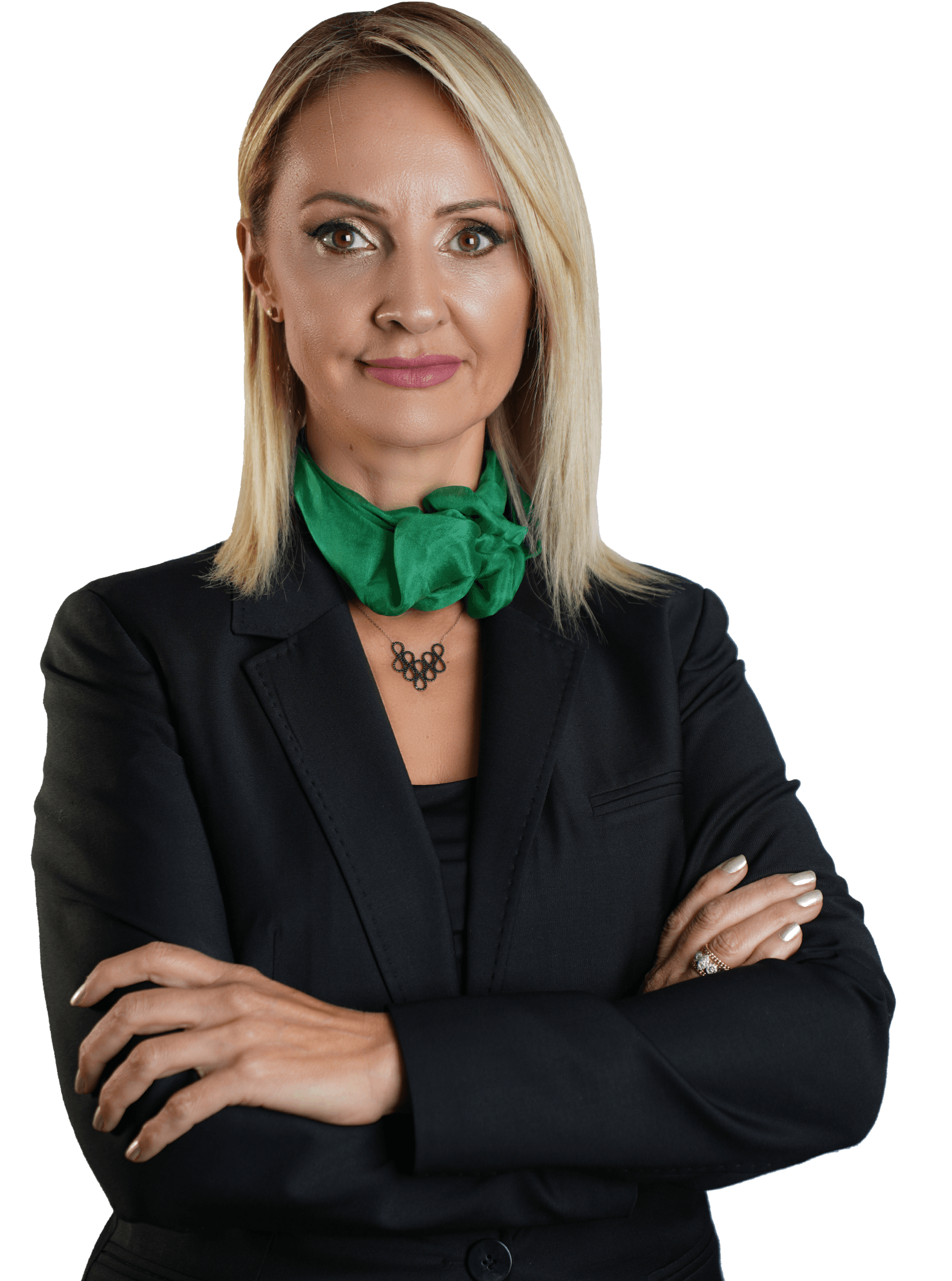 Dr. Gül Çiçek Zengin Bintaş, kollarını kavuşturmuş, kameraya bakıyor