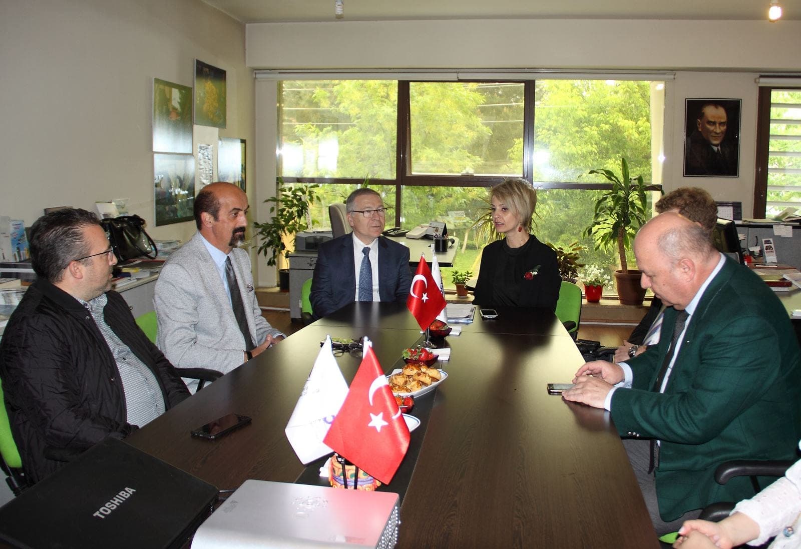 TOSYÖV Bursa yönetimi BUSİAD ile toplantı masasında